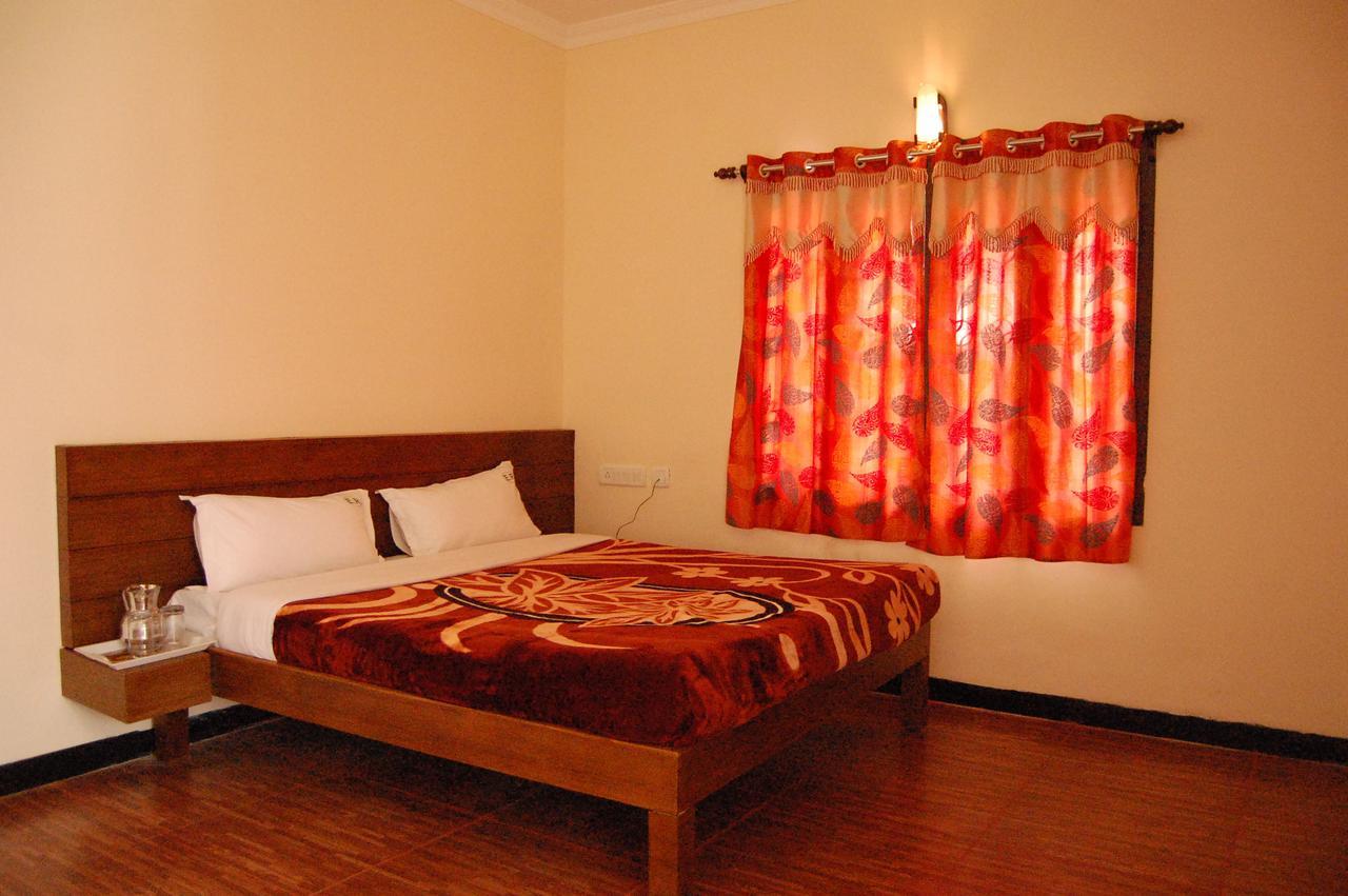 Ezhil Residency Hotel Kodaikanal Exterior photo