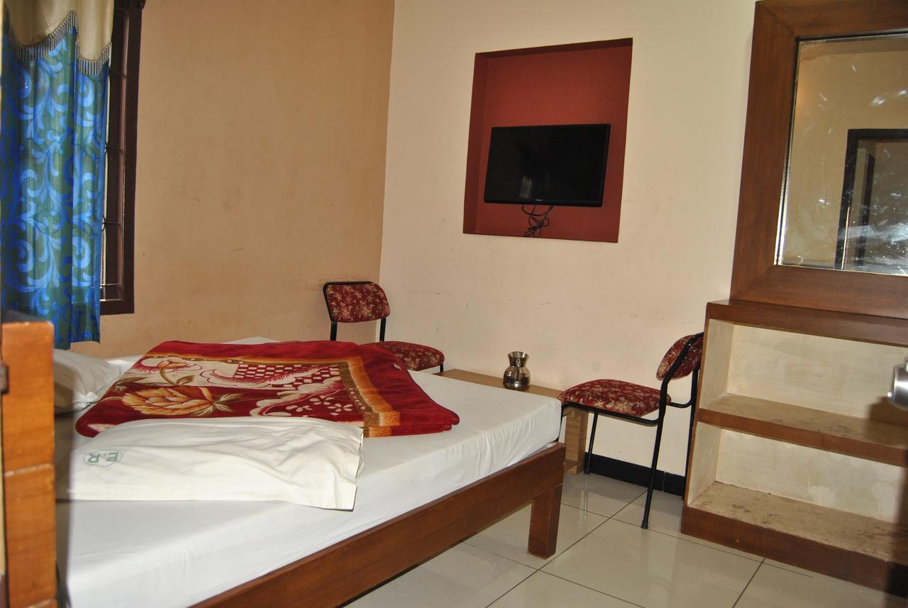 Ezhil Residency Hotel Kodaikanal Exterior photo