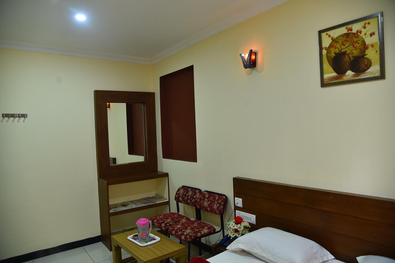Ezhil Residency Hotel Kodaikanal Exterior photo
