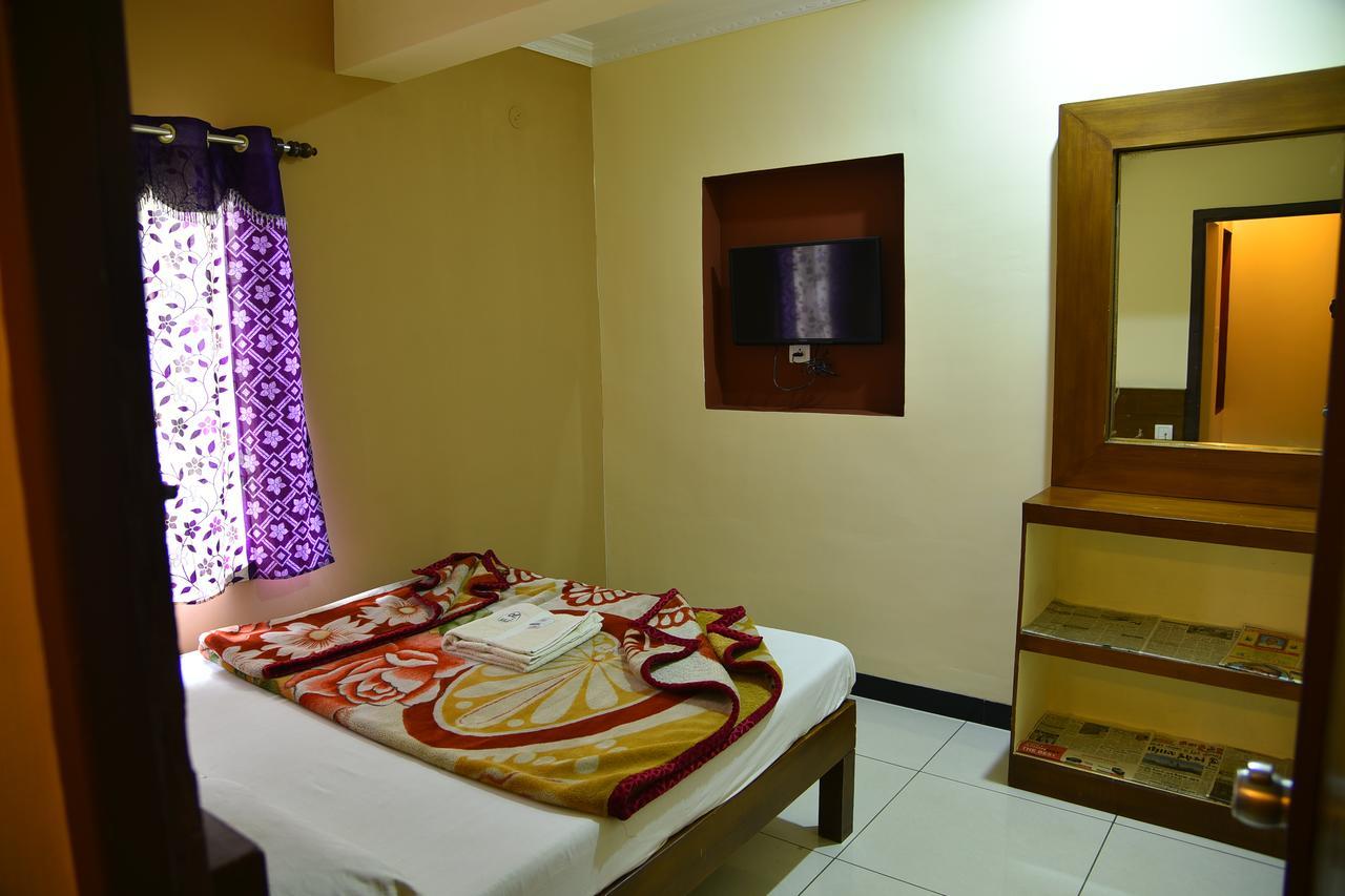 Ezhil Residency Hotel Kodaikanal Exterior photo