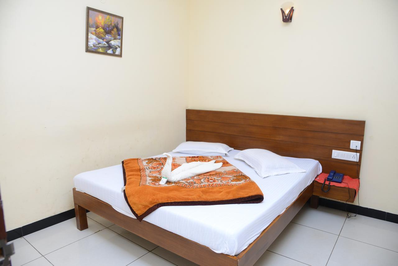 Ezhil Residency Hotel Kodaikanal Exterior photo